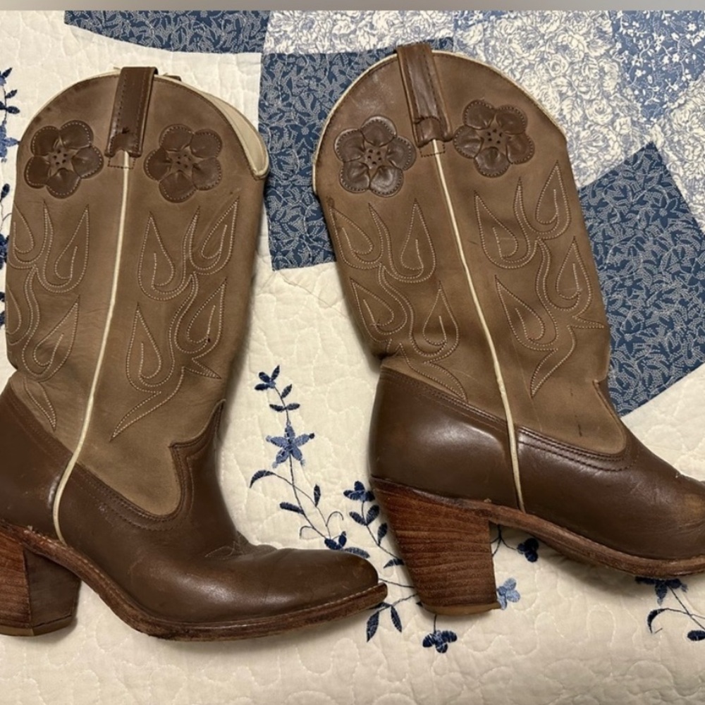 Women's Brown Western Floral Embroidered Cowboy Boots acme Daisy